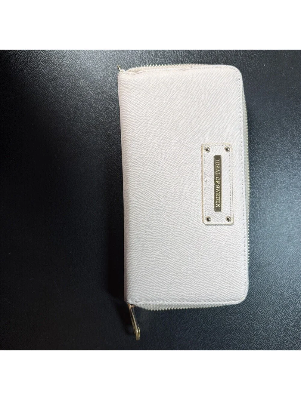 IDEAL OF SWEDEN White Zip Around Wallet Saffiano Style Gold Tone Hardware